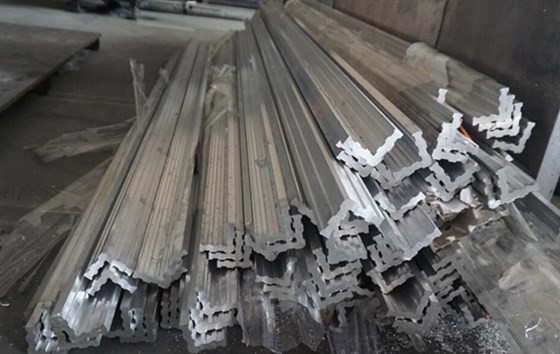 全自動鋁合金切割機尾料都哪里去了？