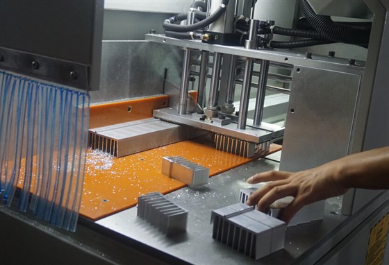 鋁型材切割設備切散熱器 鋁型材切割設備切散熱器