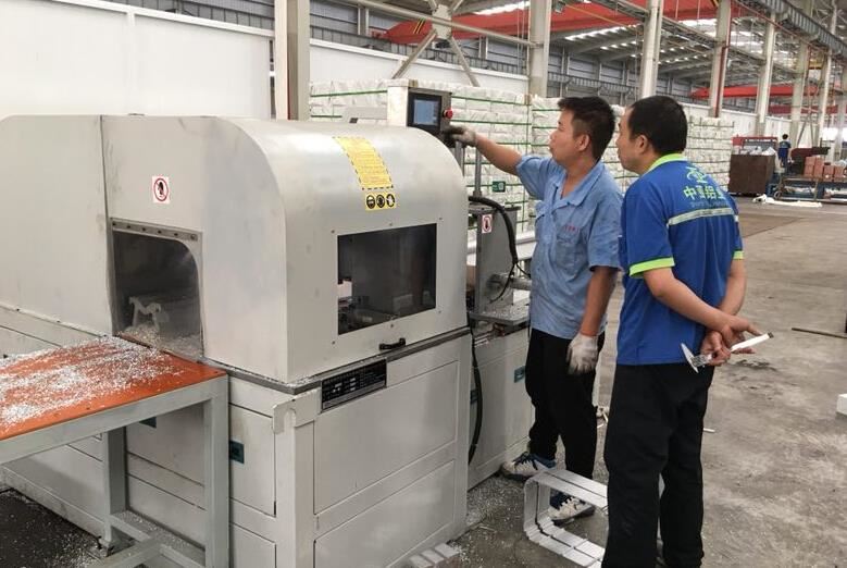 全自動(dòng)鋁型材切割機(jī)DS-A800